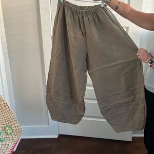 Bryn Walker linen barrel pant. Size large.